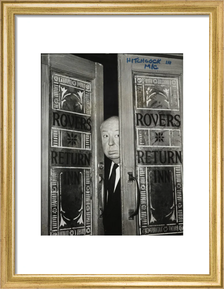 Alfred Hitchcock at the doors of Coronation Street's Rovers Return - Image 10