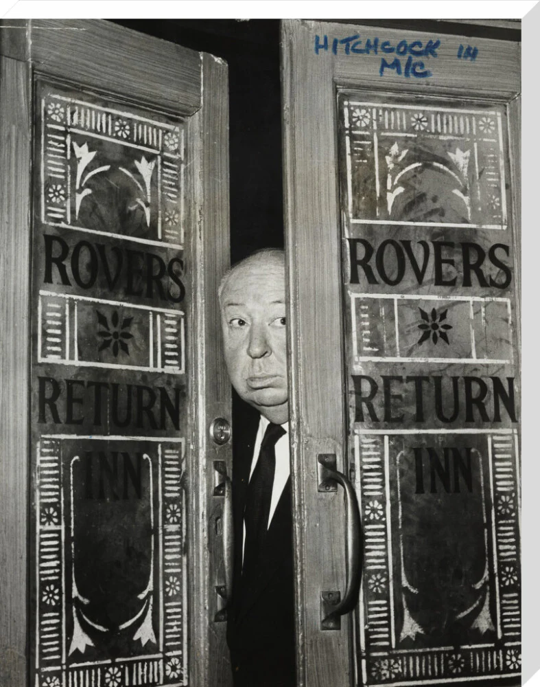 Alfred Hitchcock at the doors of Coronation Street's Rovers Return - Image 34
