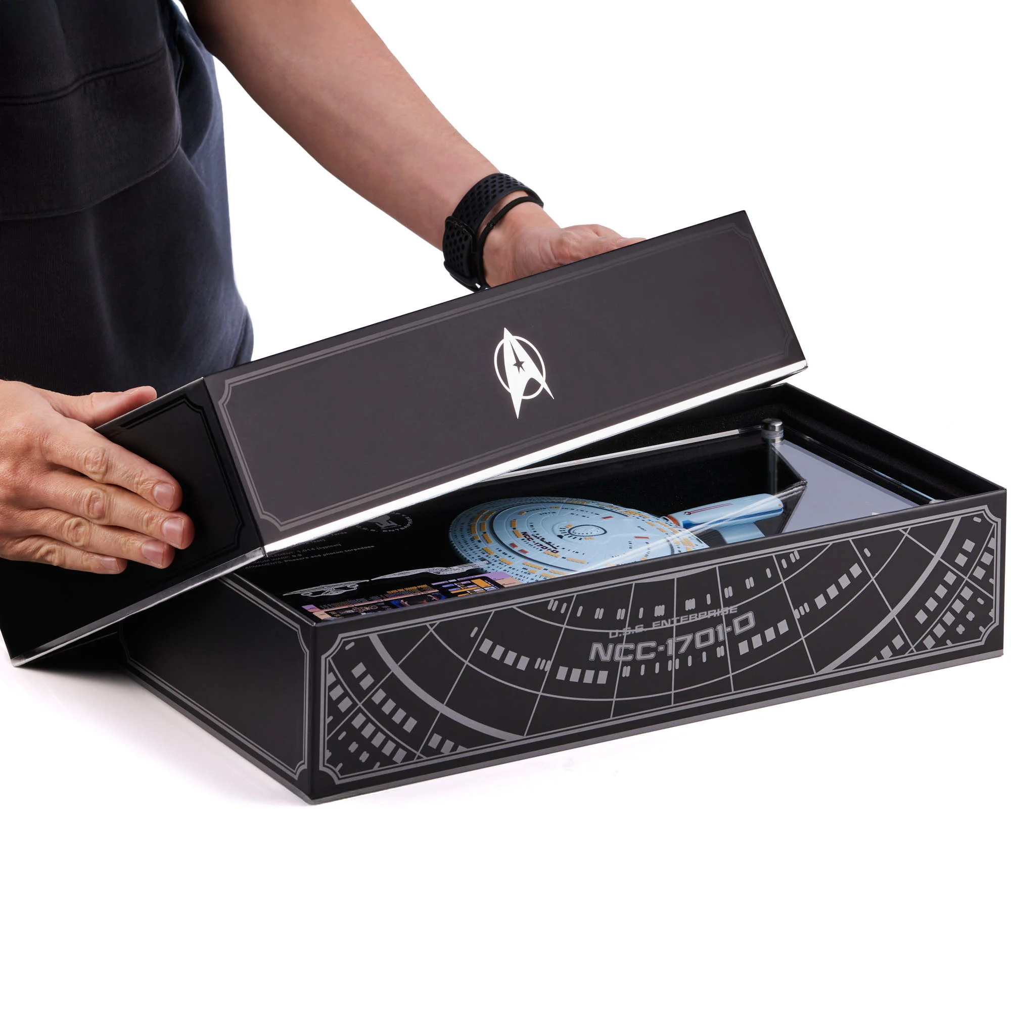 Star Trek Enterprise NCC 1701-D Plaque - Image 13