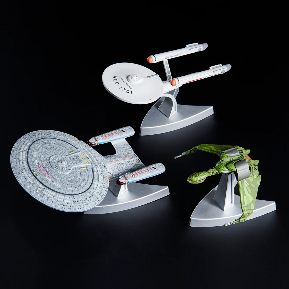 Star Trek U.S.S. Enterprise NCC-1701-D Model - Image 8